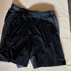 Nike Men’s Size XL Black Athletic Training Shorts with Subtle Swoosh